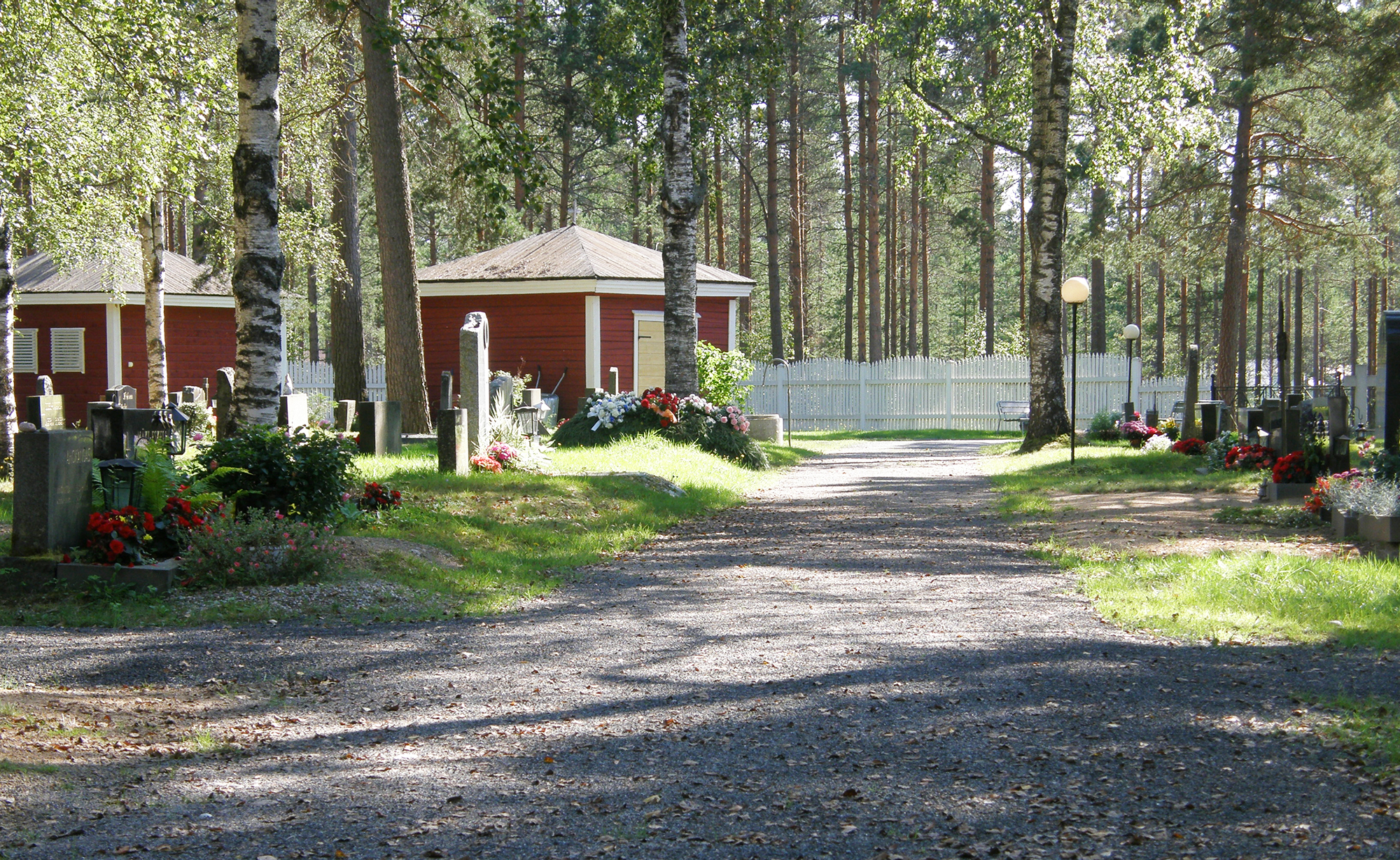 Hautakumpu Ullavan hautausmaalla. 